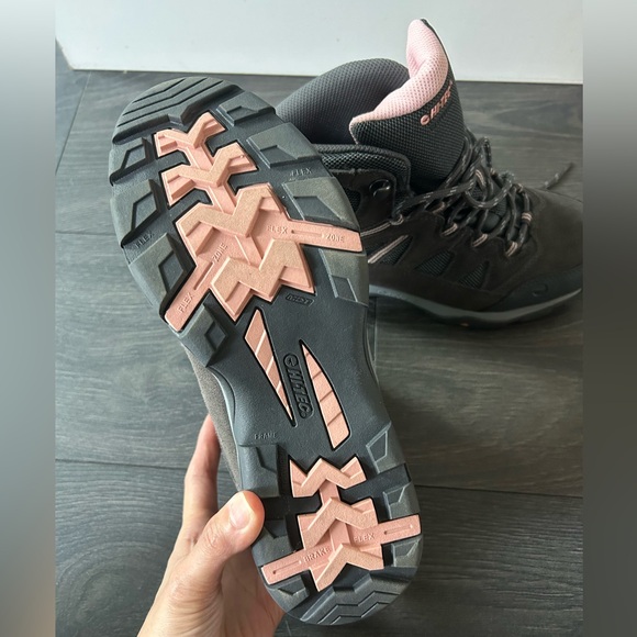 Hi-Tec women hiking/walking shoes size 6.5M - Picture 3 of 7